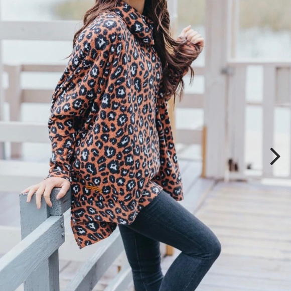 NWT Simply Southern Leopard Turtleneck Top One Size O/S - Picture 2 of 4